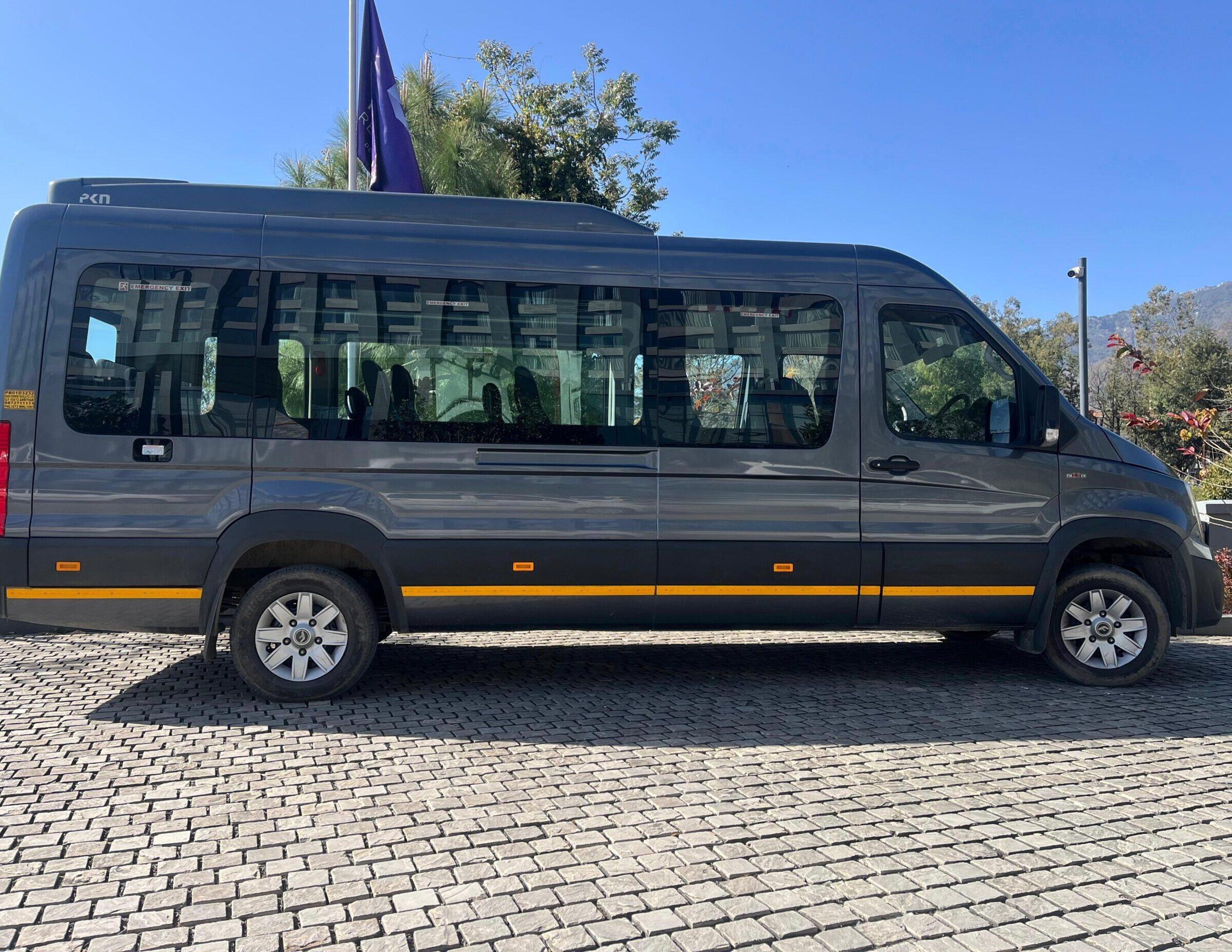 17 Seater Force Urbania Exterior